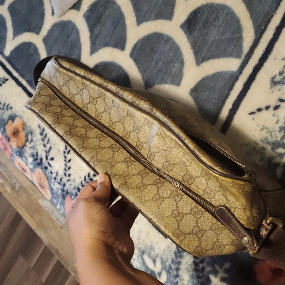 Authentic Large Gucci GG Supreme Crossbody Bag - Picture 10 of 16